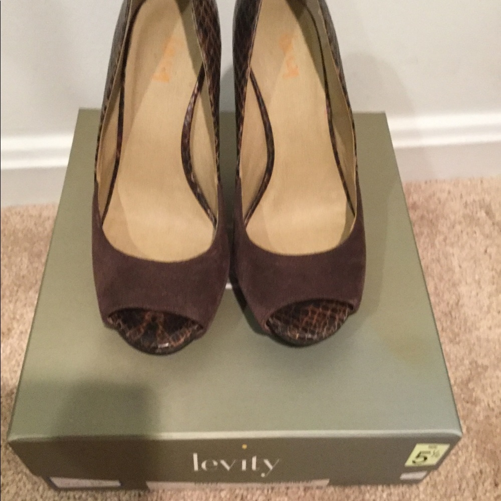 Brown Wedge